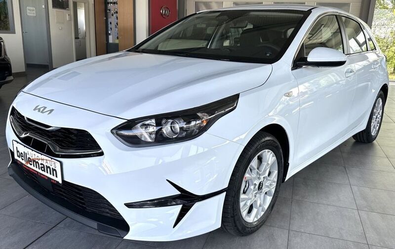 Weiß Neu 2025 Kia Ceed Vision Limousine | 26.990 € (Etwas zu teuer) - Bild 1/4