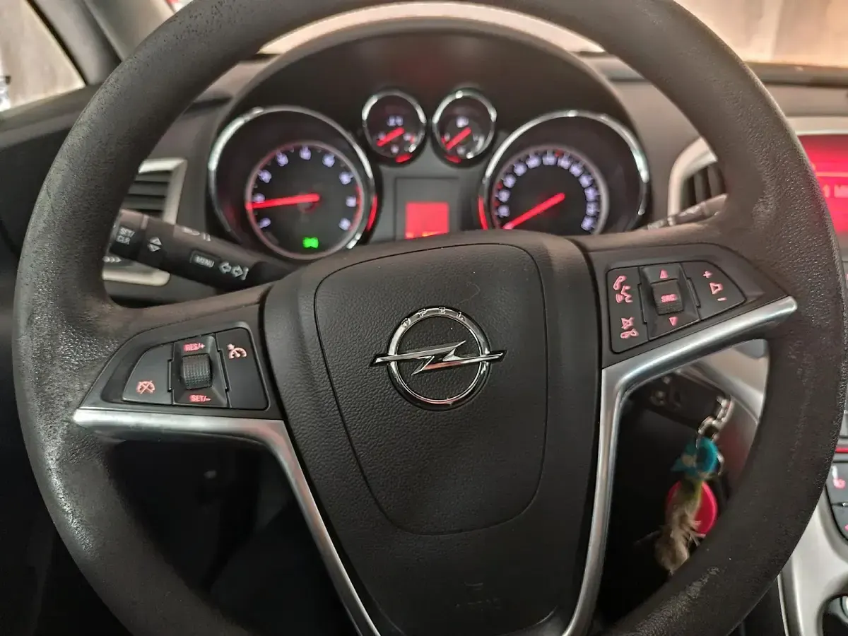 Używany Opel Astra 115 KM (84 kW) 2010 Szary Sedan/Limuzyna