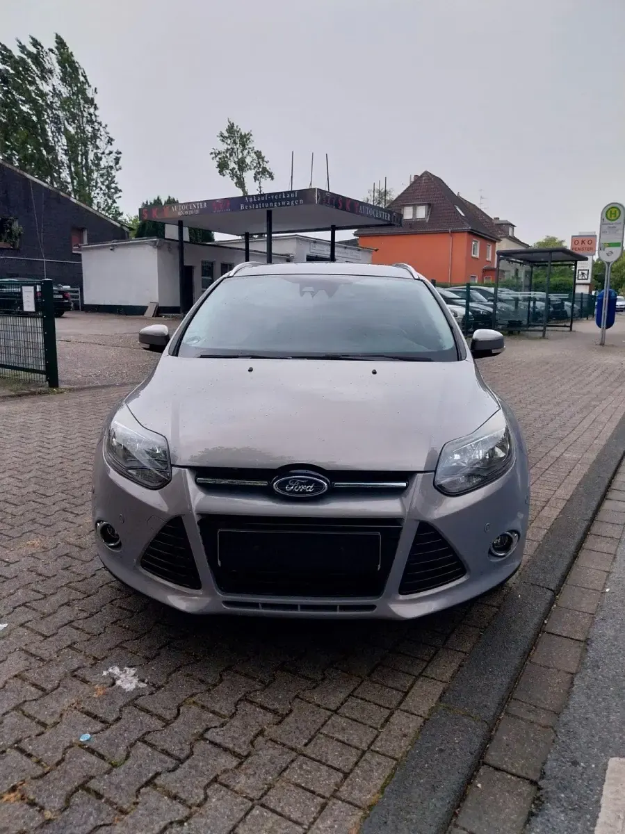 Gebraucht Ford Focus Titanium 125 PS (91 kW) 2014 Micastonesilber metallic Kombi