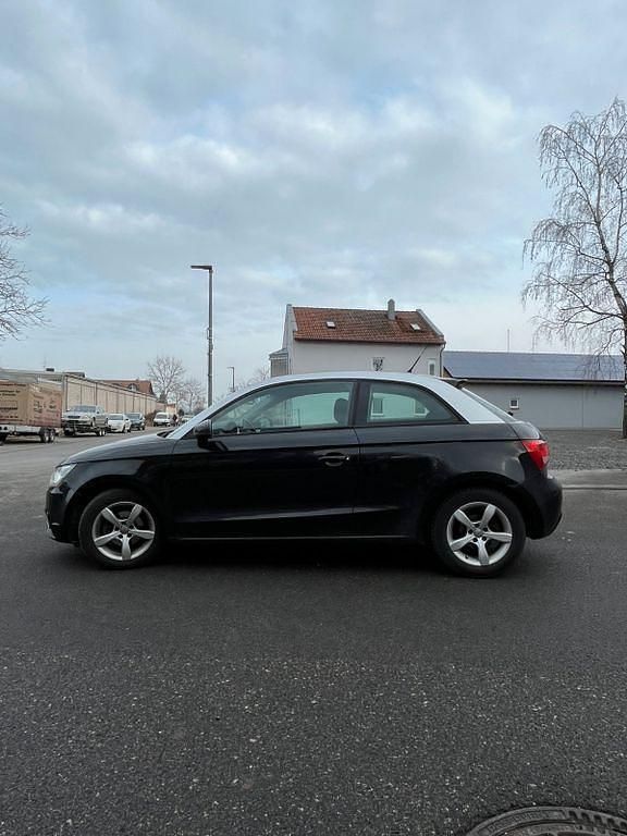 Gebraucht Audi A1 Attraction 86 PS (63 kW) 2011 Schwarz Kleinwagen