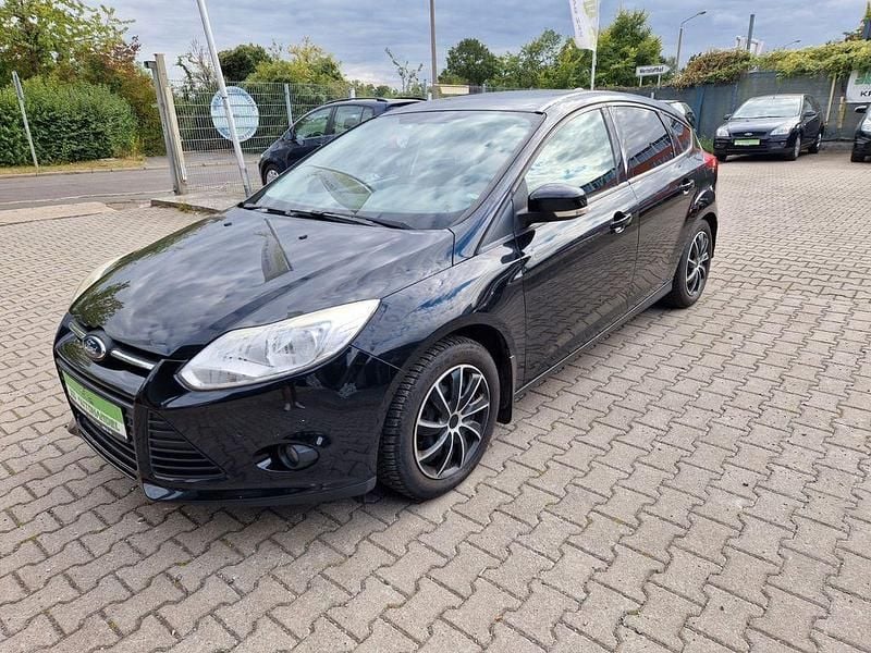 Schwarz Gebraucht 2011 Ford Focus Trend Limousine | 4.700 € (Fairer Preis) - Bild 1/4