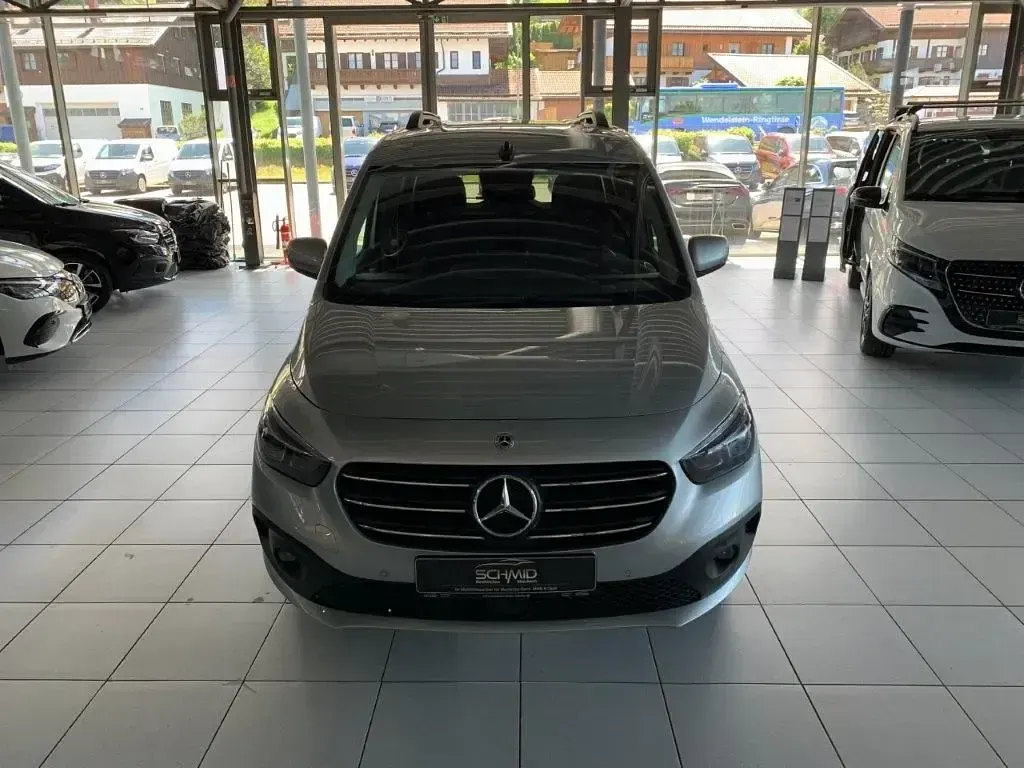 Gebraucht Mercedes T180 Progressive 116 PS (85 kW) 2025 Silber Van / Kleinbus