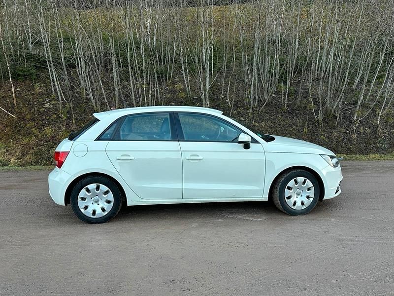 Gebraucht Audi A1 86 PS (63 kW) 2012 Weiß Kleinwagen