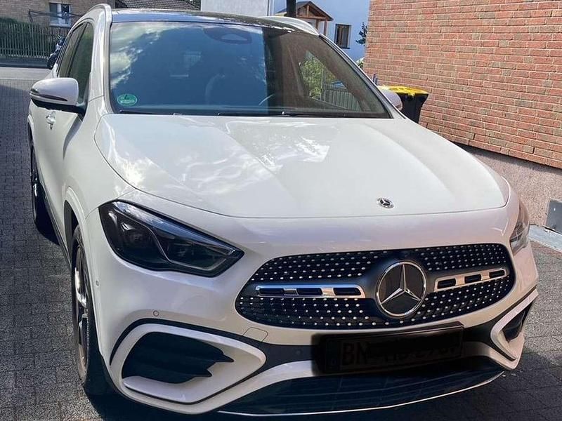 Weiß Gebraucht 2025 Mercedes GLA200 AMG line SUV | 44.500 € (Etwas zu teuer) - Bild 1/4