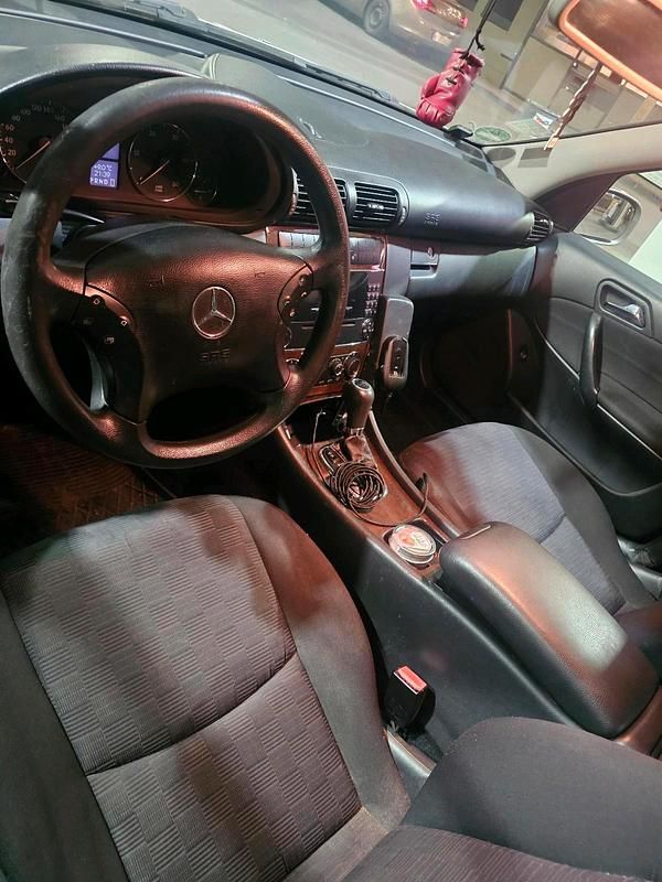 Gebraucht Mercedes C220 150 PS (110 kW) 2004 Grau Kombi
