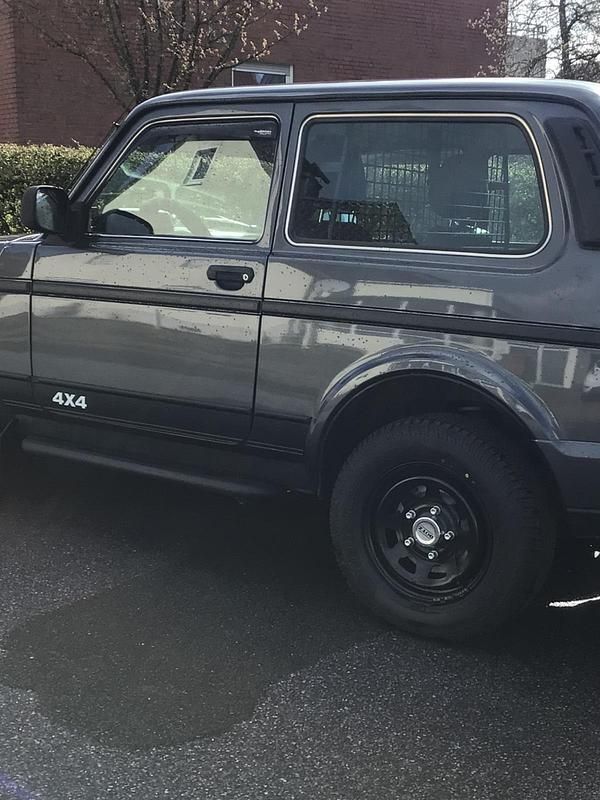 Gebraucht Lada niva 83 PS (61 kW) 2017 SUV