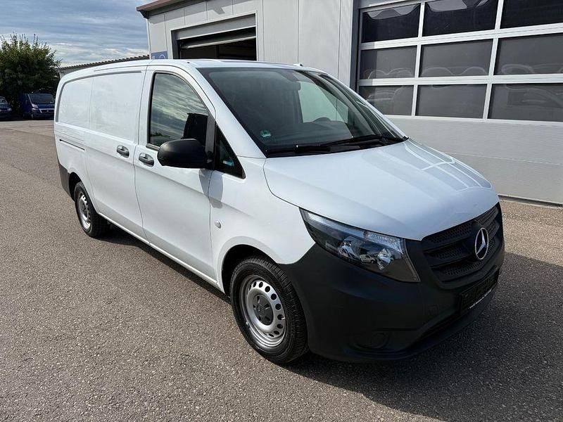 Weiß Gebraucht 2018 Mercedes Vito Van / Kleinbus | 13.900 € (Superpreis) - Bild 1/4