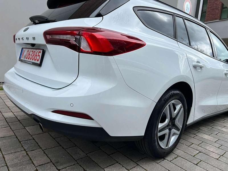 Gebraucht Ford Focus 120 PS (88 kW) 2022 Weiß Limousine