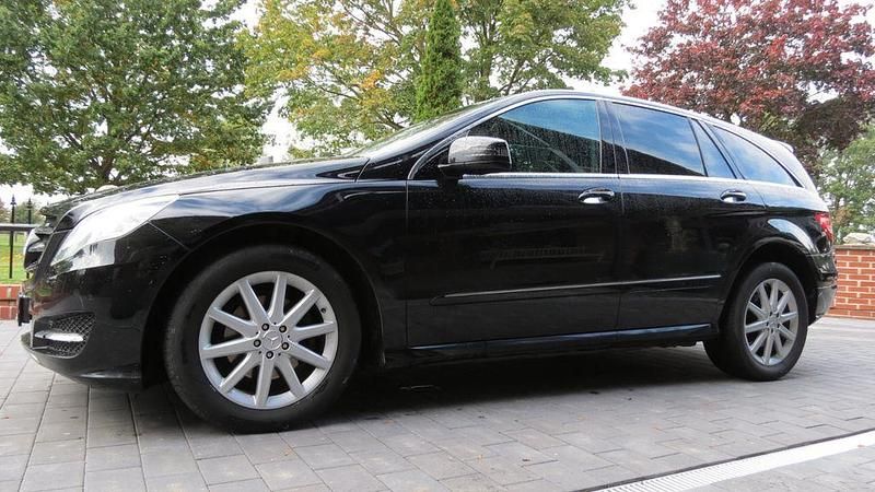 Schwarz Gebraucht 2013 Mercedes R350 AMG line Van / Kleinbus | 10.890 € (Guter Preis) - Bild 1/4