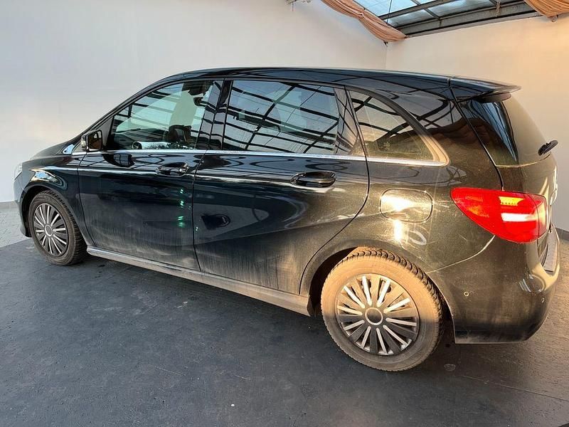 Gebraucht Mercedes B180 122 PS (89 kW) 2016 Schwarz Van / Kleinbus
