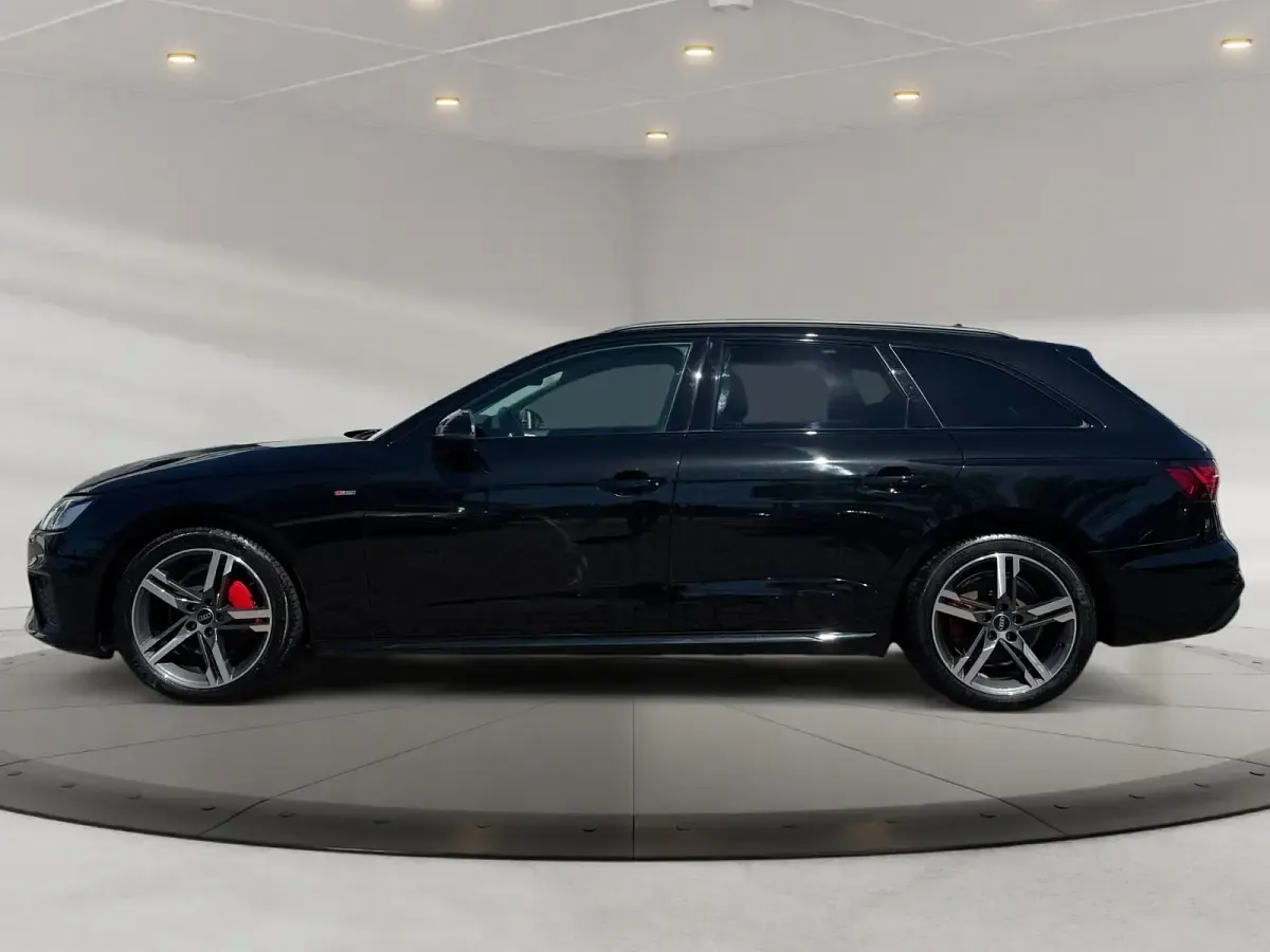 Gebraucht Audi A4 S-Line 204 PS (150 kW) 2023 Mythosschwarz metallic Kombi