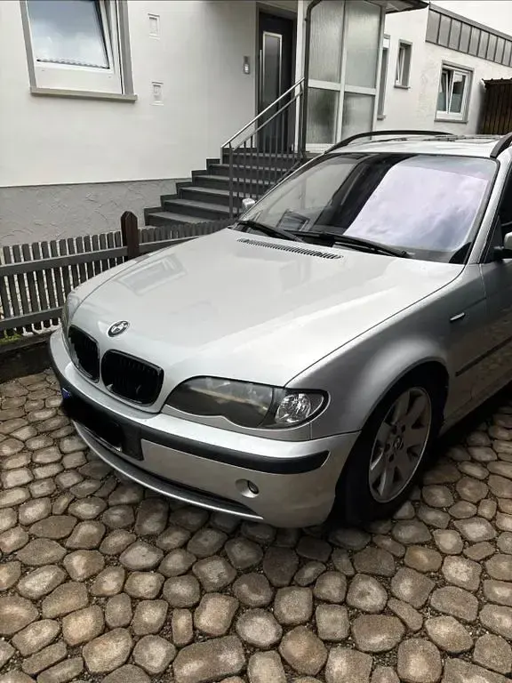 Gebraucht BMW 320 170 PS (125 kW) 2002 Silber Kombi