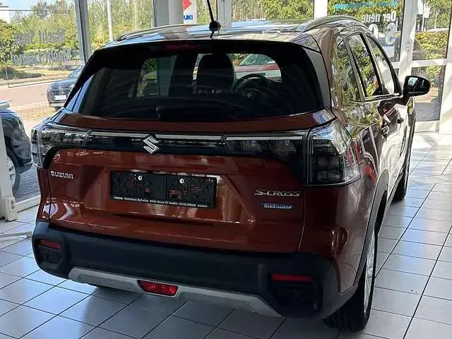Gebraucht Suzuki SX4 S-Cross Comfort 129 PS (94 kW) 2023 Canyon brown pearl metallic SUV