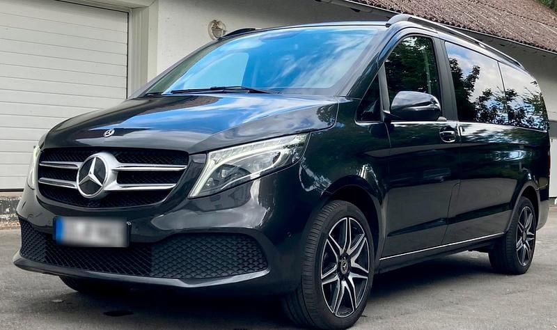 Grau Gebraucht 2019 Mercedes V300 Van / Kleinbus | 33.750 € (Superpreis) - Bild 1/4