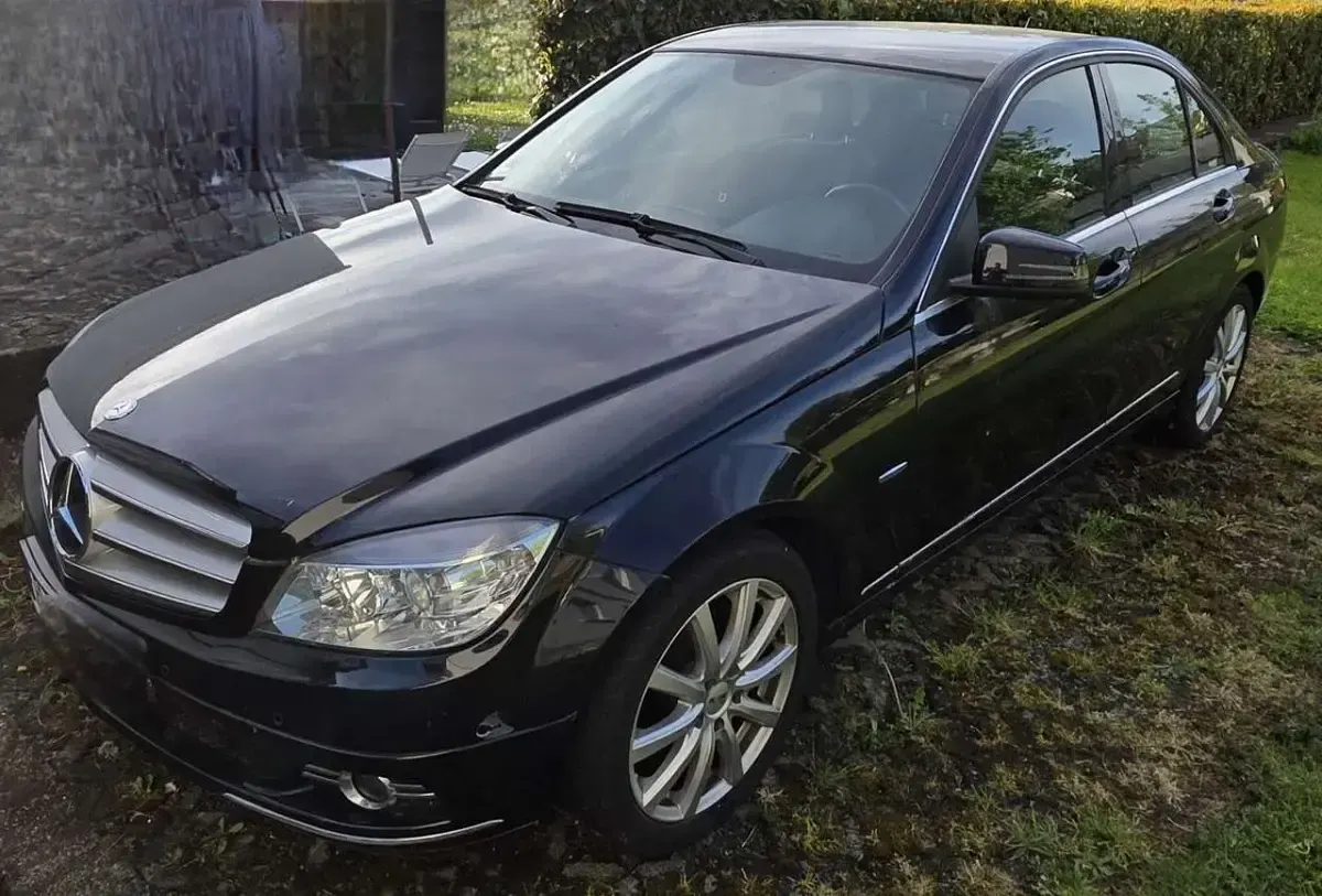 Gebraucht Mercedes C200 136 PS (100 kW) 2011 Schwarz Limousine