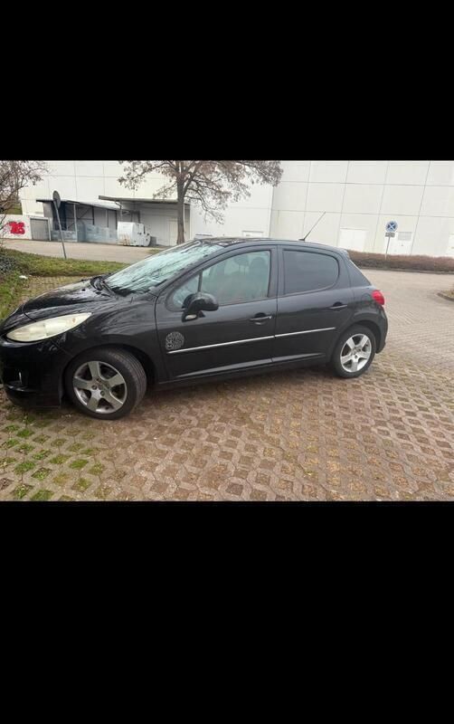 Schwarz Gebraucht 2010 Peugeot 207 Kleinwagen | 3.100 € (Guter Preis) - Bild 1/4