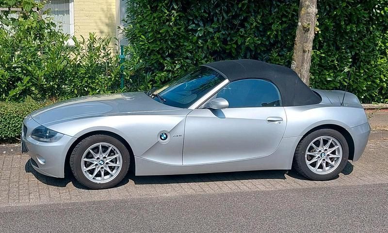 Silber Gebraucht 2005 BMW Z4 Cabrio | 7.690 € (Guter Preis) - Bild 1/4