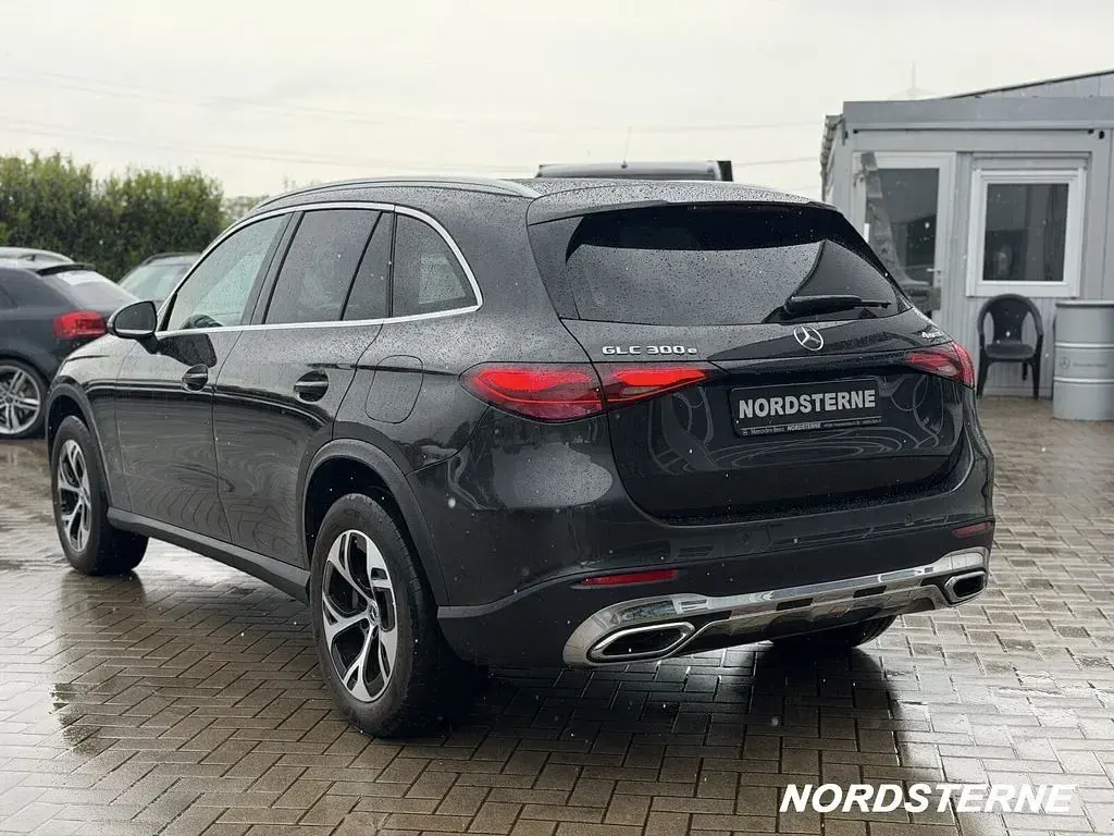 Gebraucht Mercedes GLC300e Avantgarde 313 PS (230 kW) 2023 Grau SUV