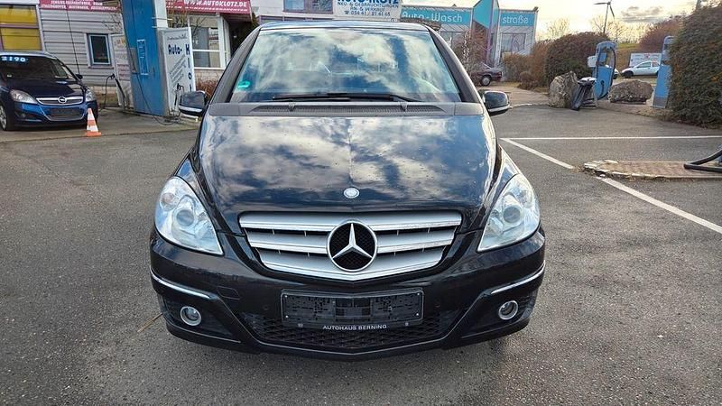 Gebraucht Mercedes B180 116 PS (85 kW) 2011 Schwarz Van / Kleinbus
