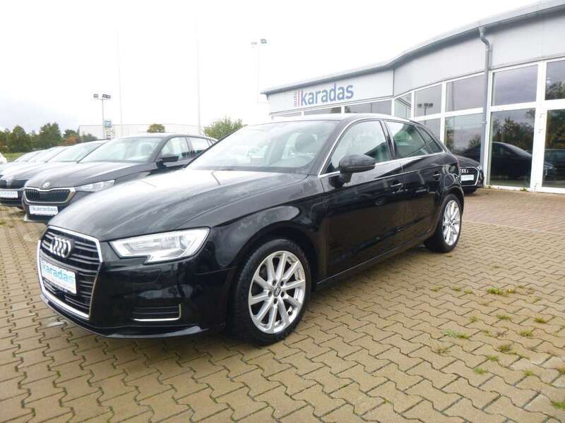 Brillantschwarz Gebraucht 2020 Audi A3 Sportback Design Limousine | 21.450 € (Fairer Preis) - Bild 1/4
