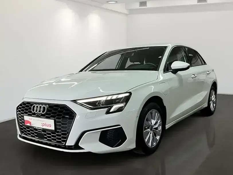 Gebraucht Audi A3 Sportback e-tron Comfort 204 PS (150 kW) 2023 Weiss Kleinwagen