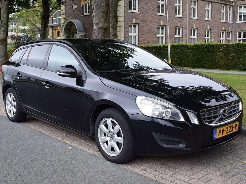 Schwarz Gebraucht 2013 Volvo V60 R-Design Kombi | 6.999 € (Fairer Preis) - Bild 1/3