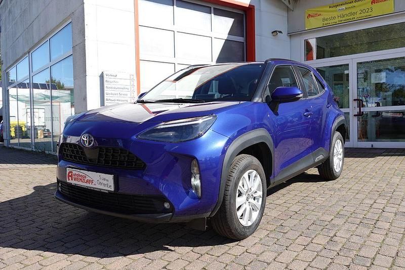 Blau Gebraucht 2024 Toyota Yaris Cross Business Edition SUV | 26.900 € (Etwas zu teuer) - Bild 1/4