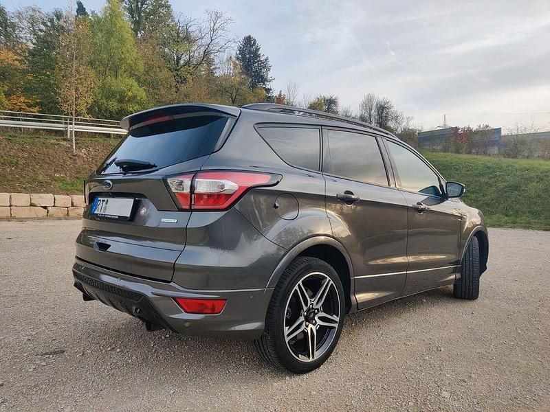 Gebraucht Ford Kuga ST-Line 150 PS (110 kW) 2018 Grau SUV