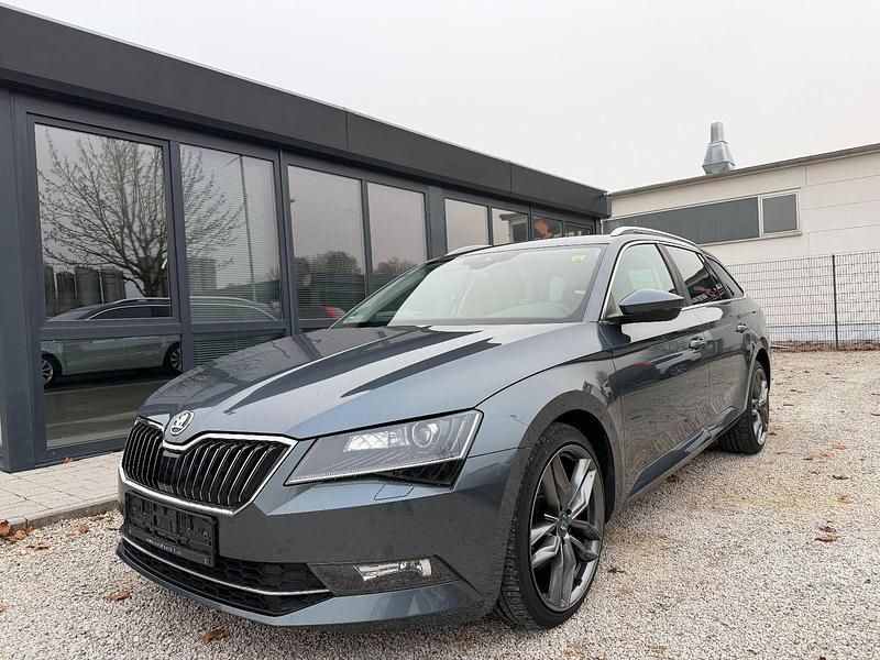 Grau Gebraucht 2016 Skoda Superb Style Kombi | 12.900 € (Superpreis) - Bild 1/4