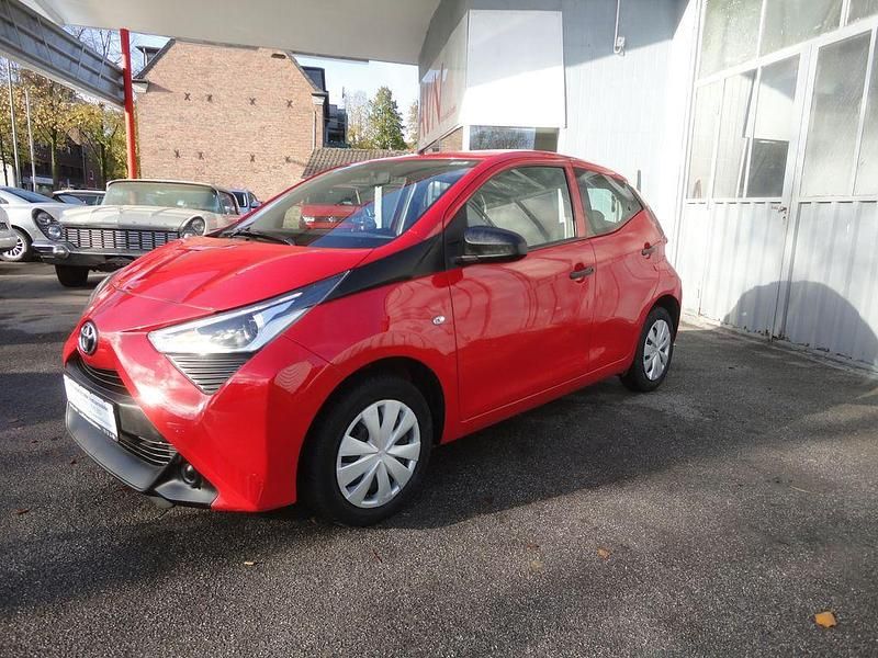 Rot Gebraucht 2019 Toyota Aygo Business Edition Kleinwagen | 6.999 € (Fairer Preis) - Bild 1/4