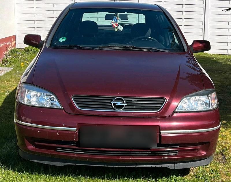 Second-hand Opel Astra 84 CP (61 kW) 2004 Roșu Berlinǎ