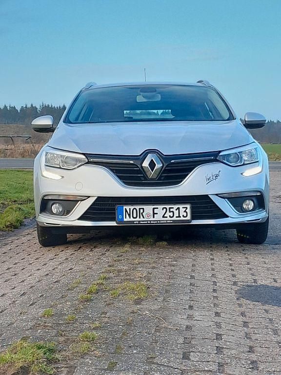 Silber Gebraucht 2017 Renault Mégane IV Limousine | 9.490 € (Fairer Preis) - Bild 1/4