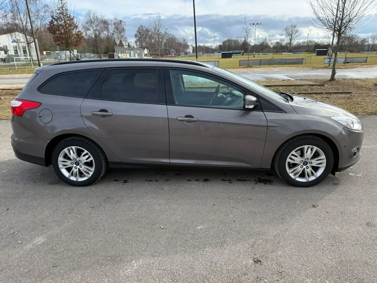 Gebraucht Ford Focus Titanium 116 PS (85 kW) 2012 Grau Kombi