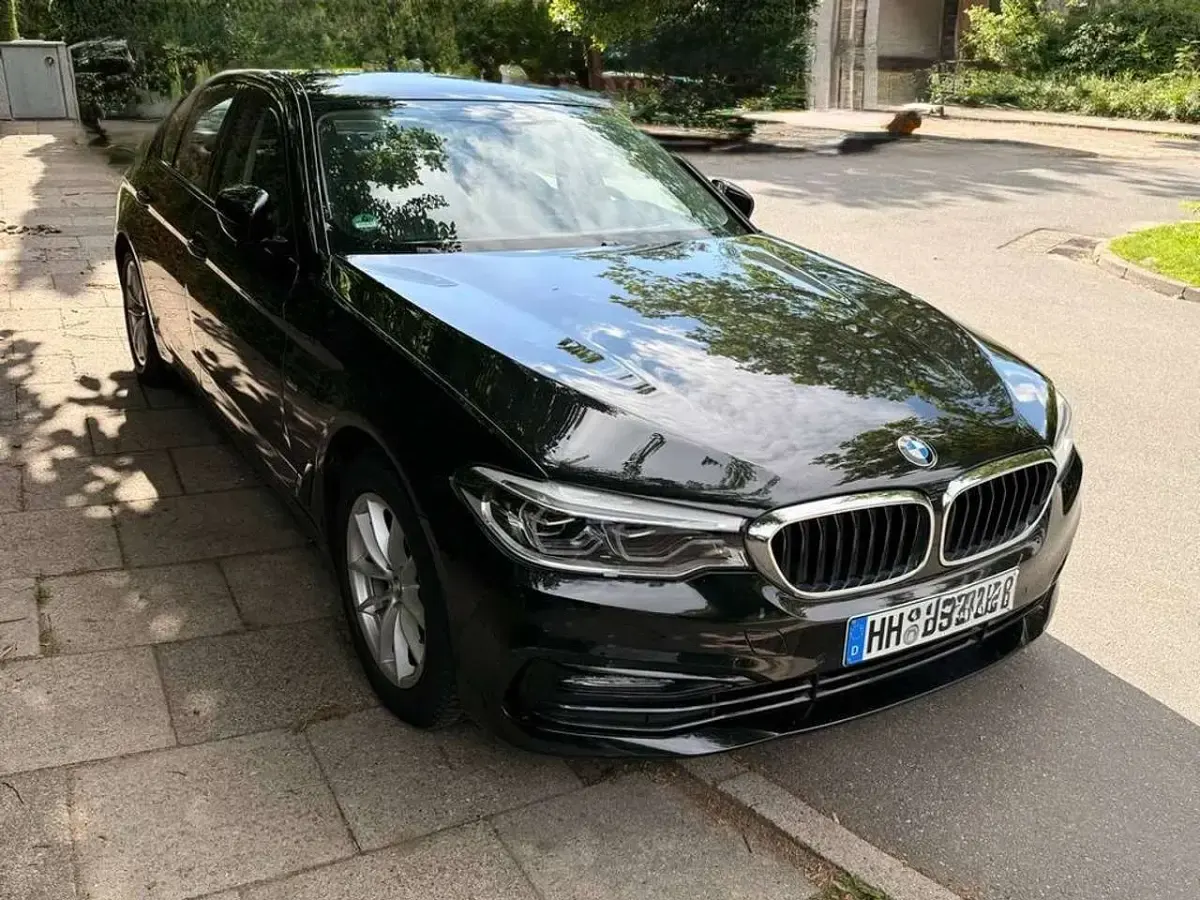 Gebraucht BMW 520 Sport Line 190 PS (139 kW) 2018 Schwarz Limousine