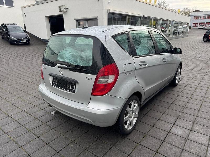 Gebraucht Mercedes A180 109 PS (80 kW) 2011 Silber Limousine