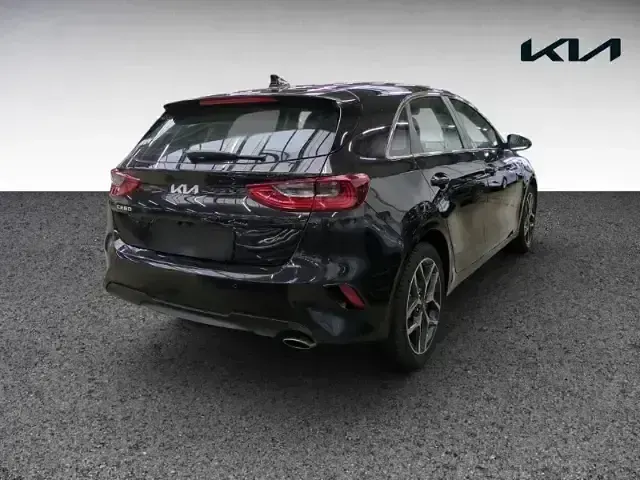 Gebraucht Kia Ceed Spirit 140 PS (102 kW) 2025 Schwarz Kleinwagen