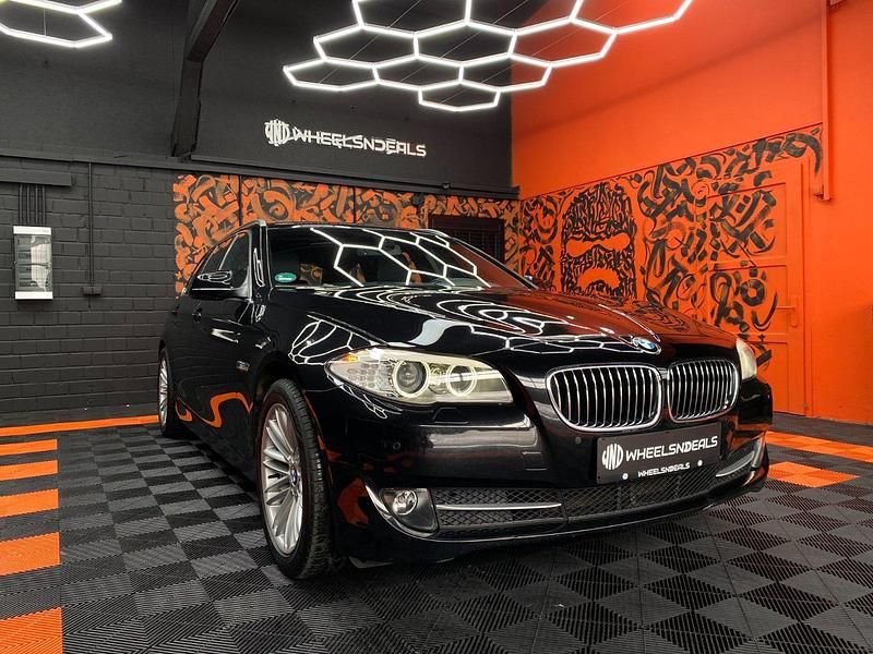 Schwarz Gebraucht 2011 BMW 520 Kombi | 9.500 € - Bild 1/4
