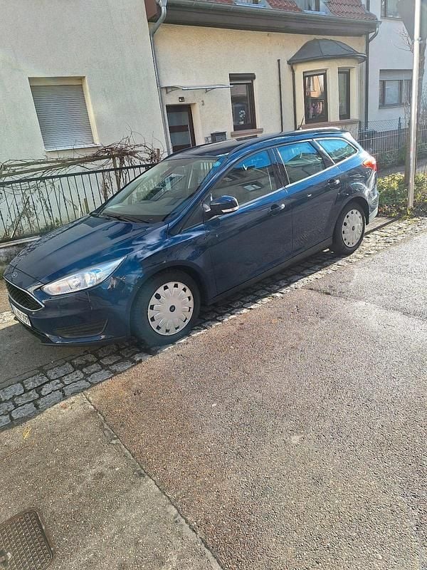Blau Gebraucht 2015 Ford Focus Kombi | 5.000 € - Bild 1/4