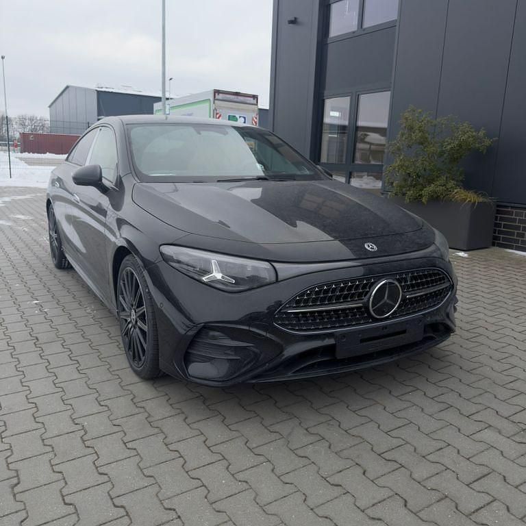 Schwarz Neu 2026 Mercedes CLA220 AMG Line Premium Plus Limousine | 62.475 € - Bild 1/4