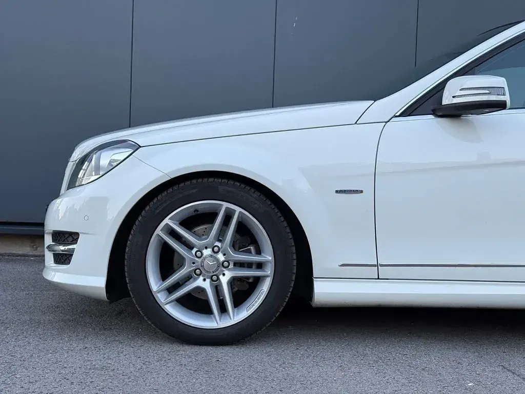 Gebraucht Mercedes C180 Sport 156 PS (114 kW) 2011 Weiß Limousine