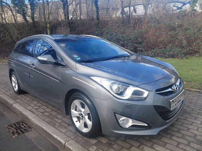 Gebraucht Hyundai i40 Edition 136 PS (100 kW) 2014 Grau Kombi