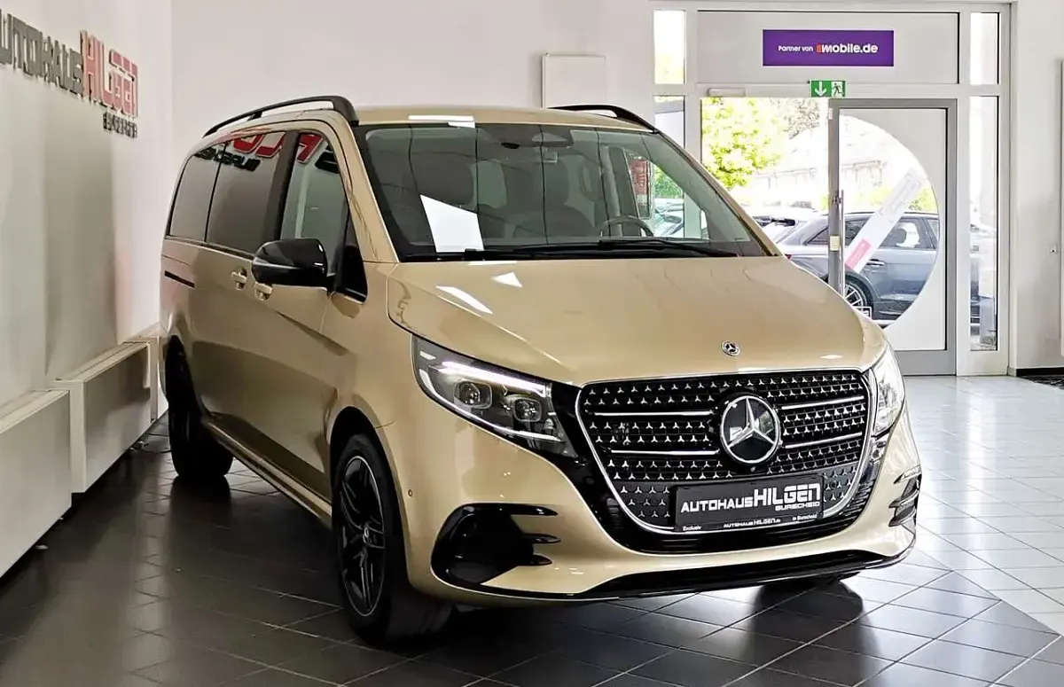 Gebraucht Mercedes V250 AMG 190 PS (139 kW) 2024 Lackfarbe kalaharigold metalli Van / Kleinbus