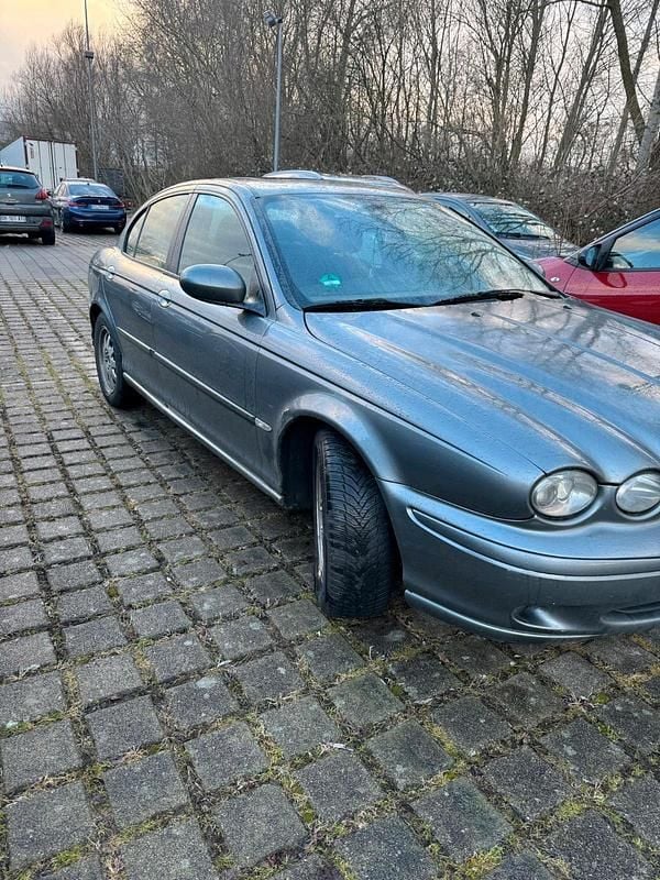 Grau Gebraucht 2003 Jaguar X-type Limousine | 349 € (Superpreis) - Bild 1/4