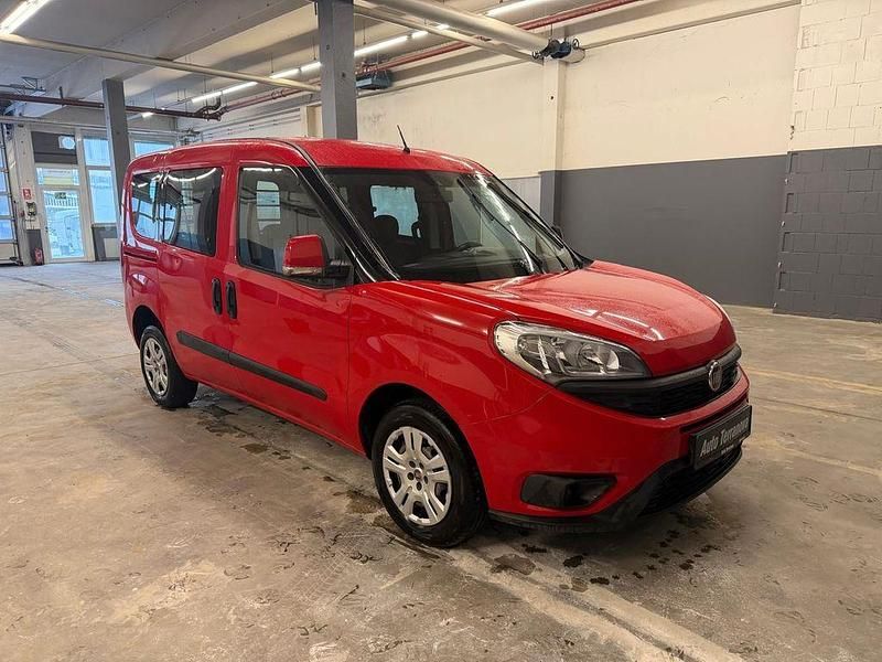 Gebraucht Fiat Doblò 95 PS (69 kW) 2018 Rot Van / Kleinbus