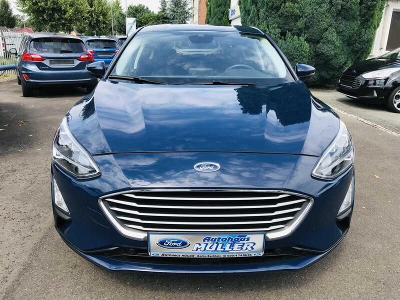 Gebraucht Ford Focus Cool & Connect 101 PS (74 kW) 2019 Blau (blazerblau) Limousine