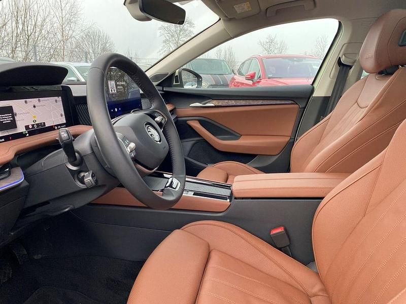 Gebraucht Skoda Superb LAURIN & KLEMENT 150 PS (110 kW) 2024 Gelb Kombi