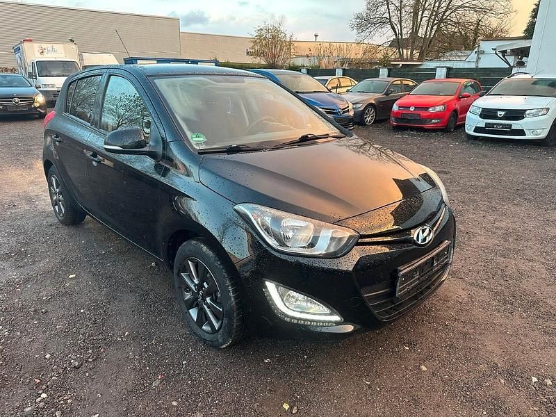 Schwarz Gebraucht 2014 Hyundai i20 Classic Kleinwagen | 4.499 € (Guter Preis) - Bild 1/4