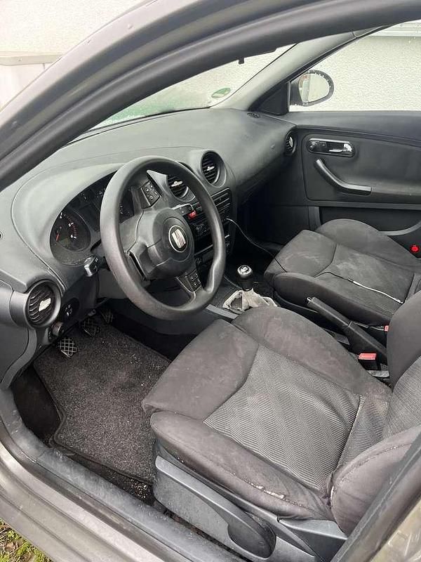 Usata Seat Ibiza Reference 101 CV (74 kW) 2006 Grigio Utilitaria