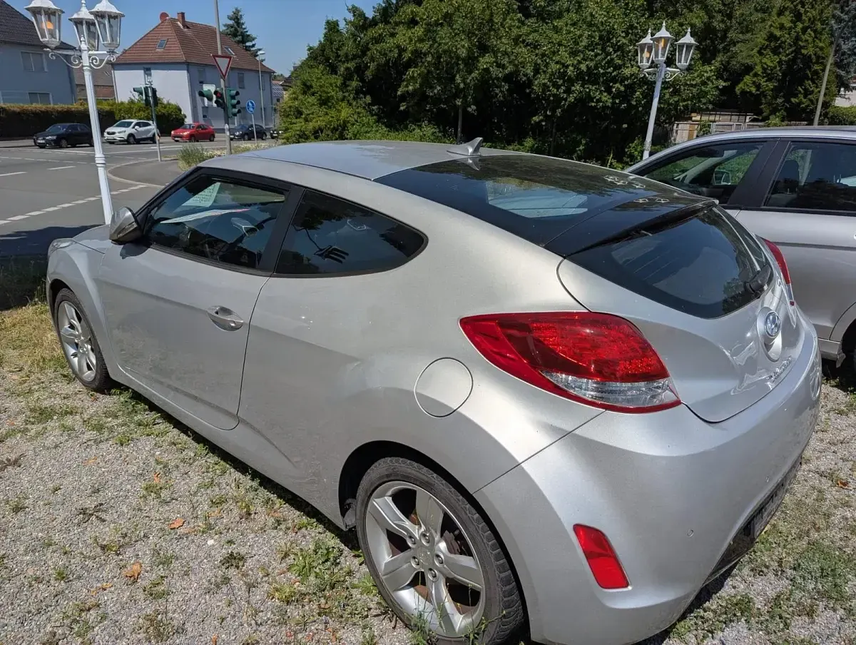 Gebraucht Hyundai Veloster 140 PS (102 kW) 2013 Silber Kleinwagen
