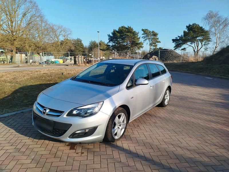 Gebraucht Opel Astra 116 PS (85 kW) 2014 Silber Kombi